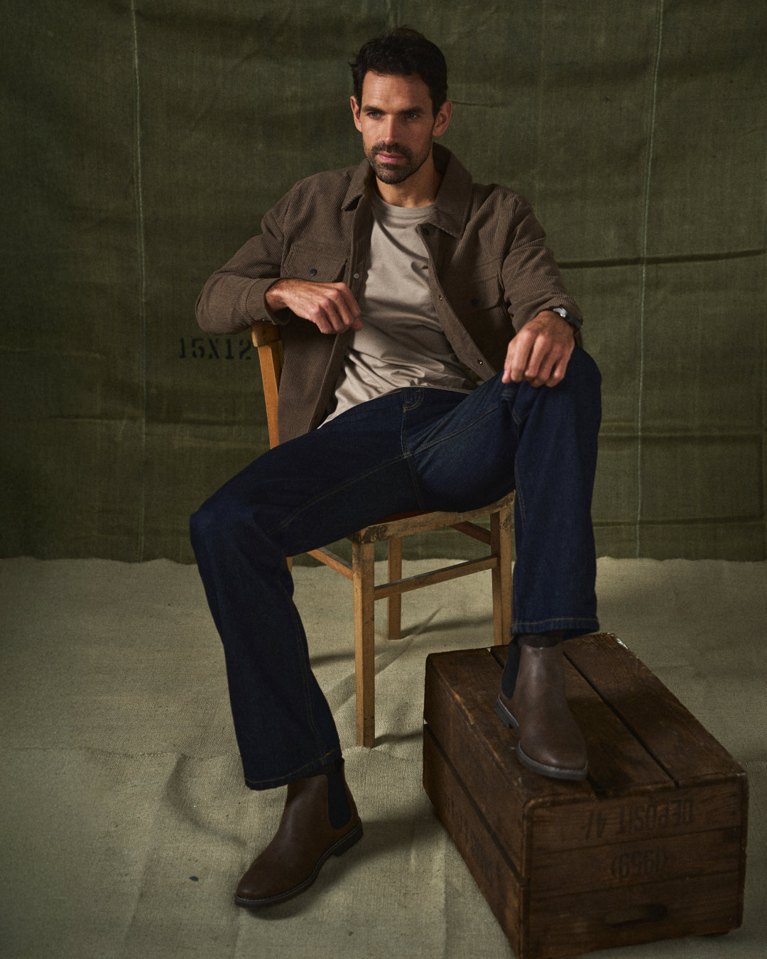Iveron™ Elegant Leather Chelsea Boots for Men